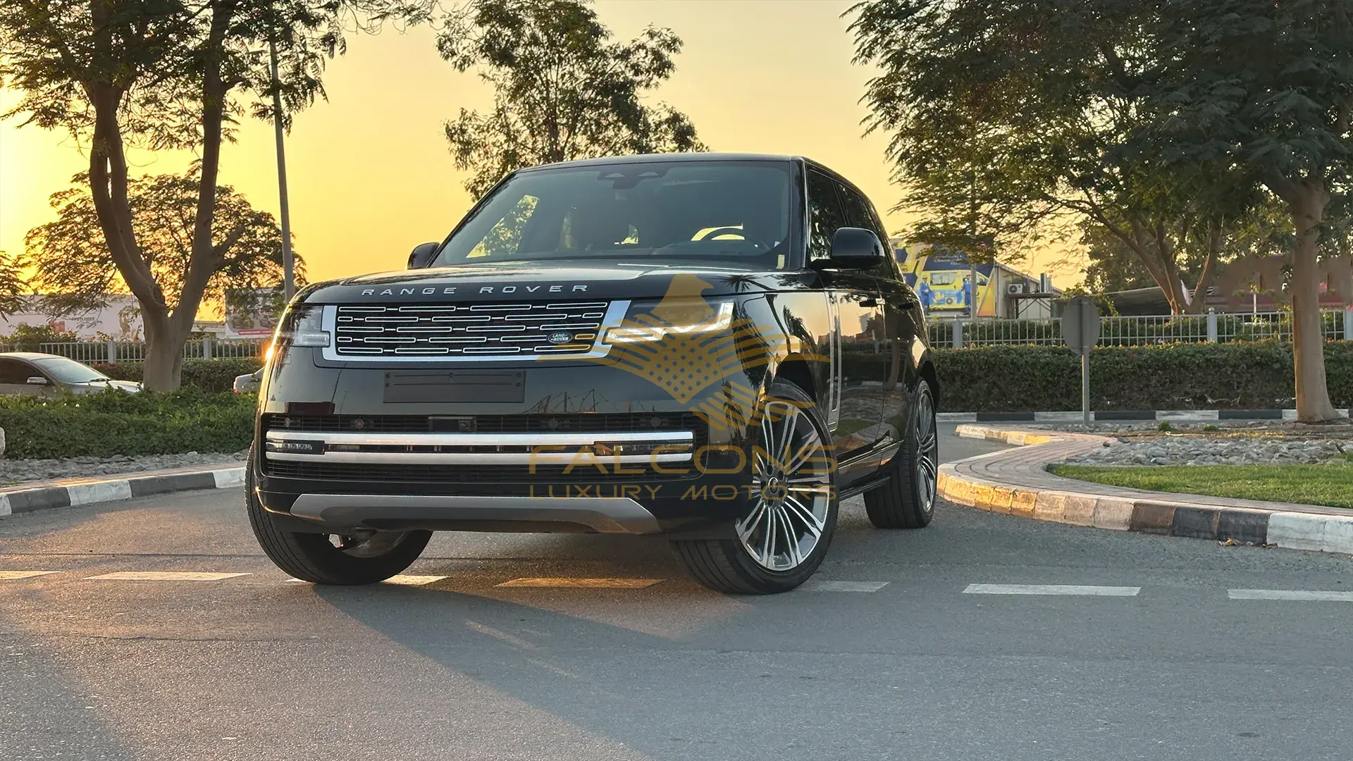 4.4L P530 Autobiography SWB AT - Image 7