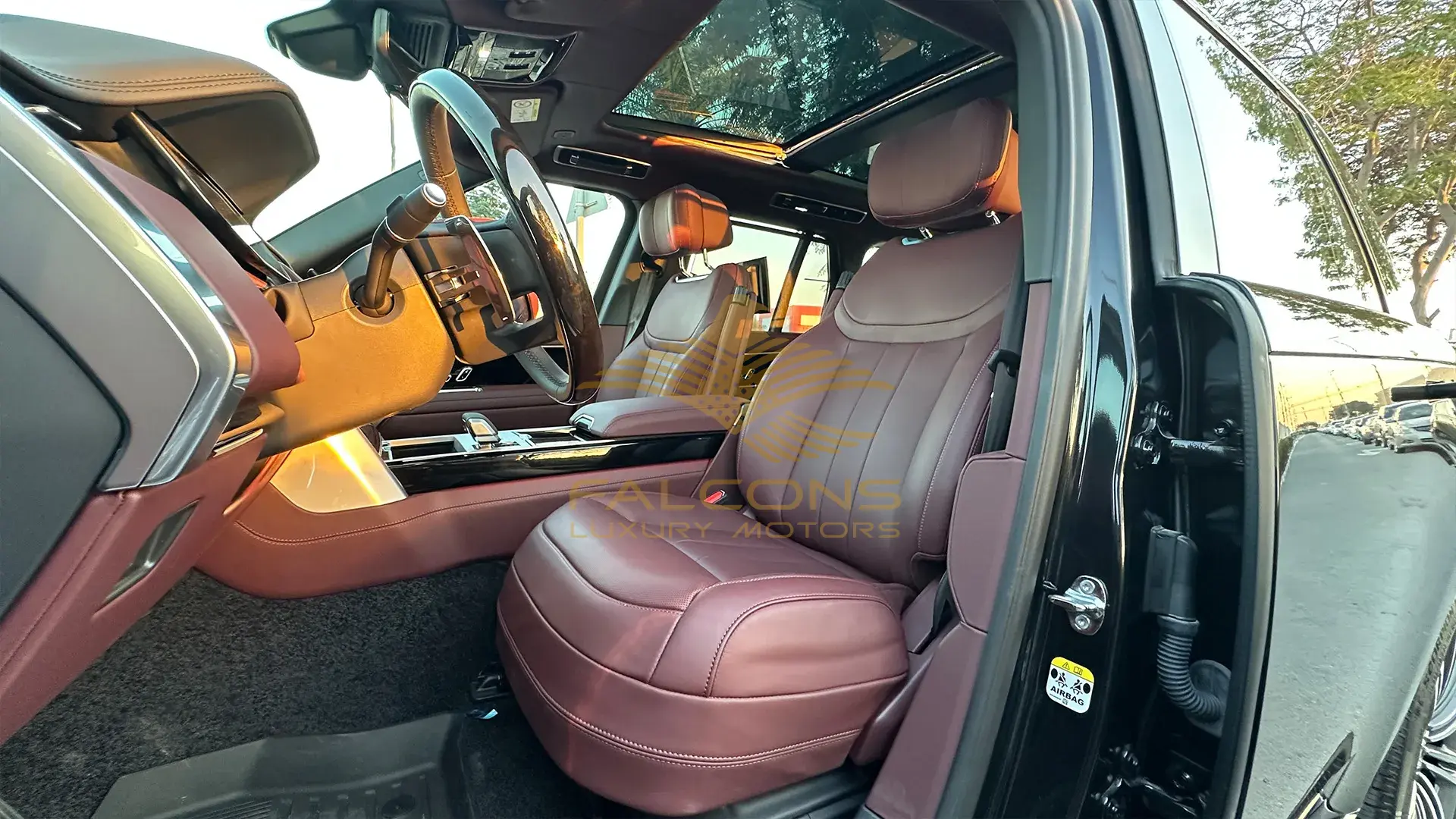 4.4L P530 Autobiography SWB AT - Image 9