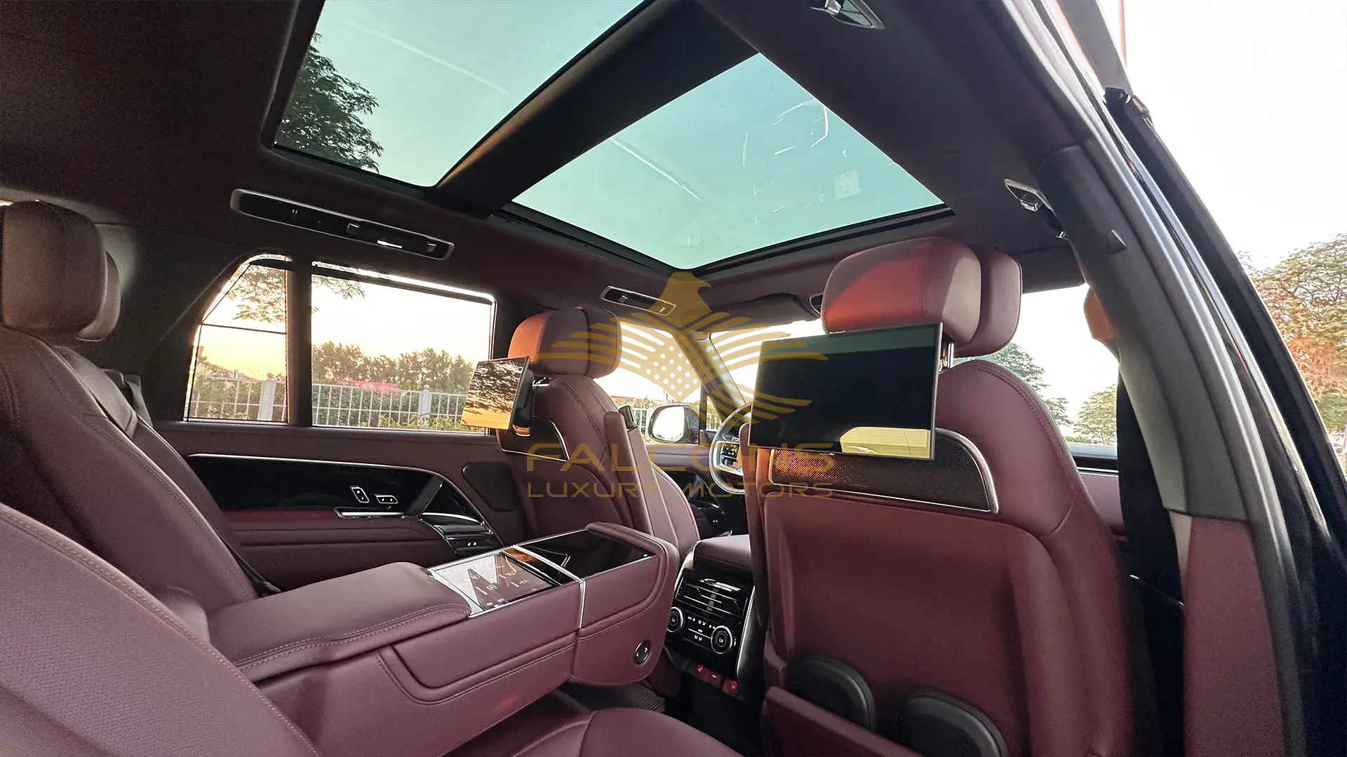 4.4L P530 Autobiography SWB AT - Image 10