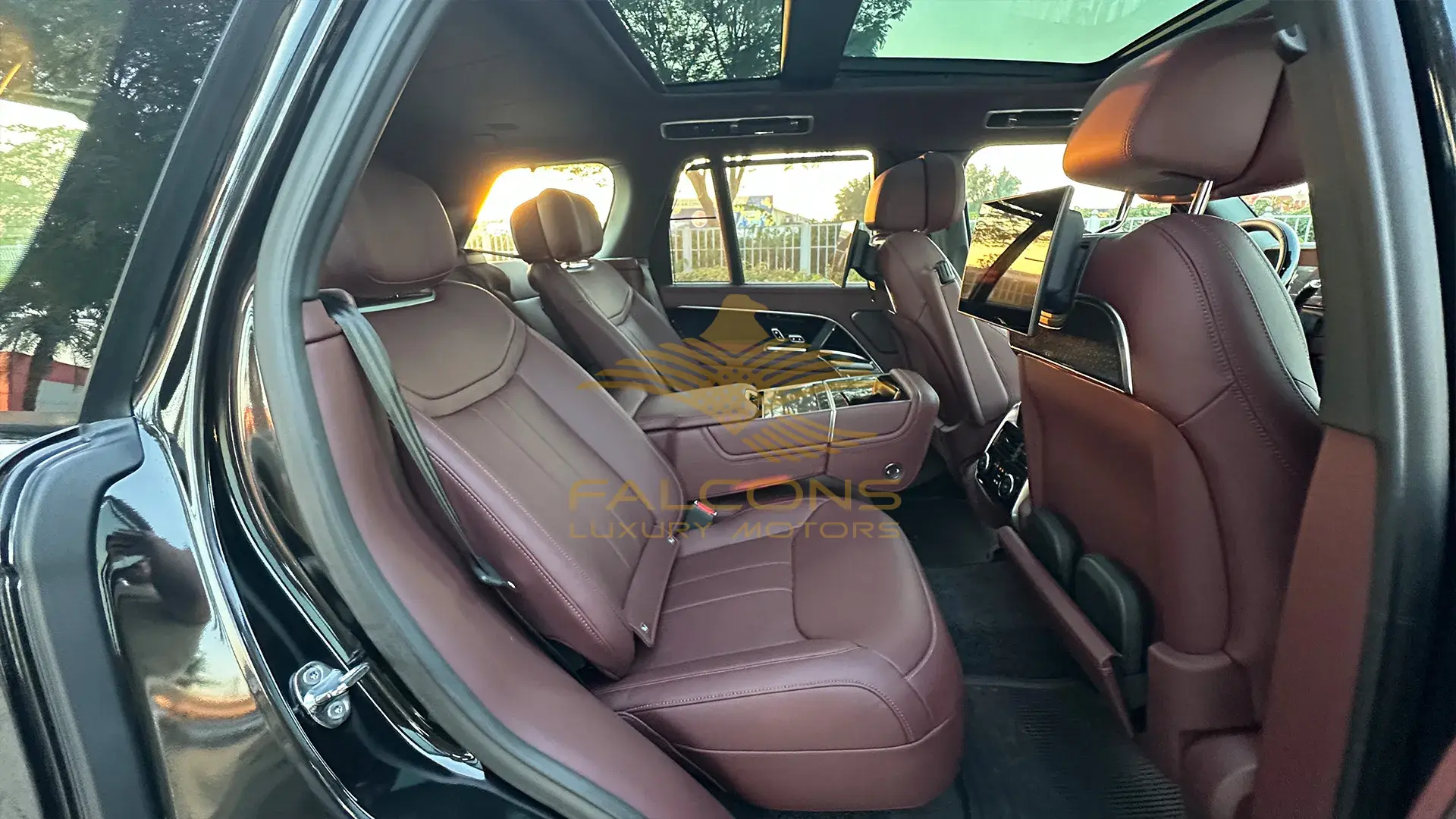 4.4L P530 Autobiography SWB AT - Image 11