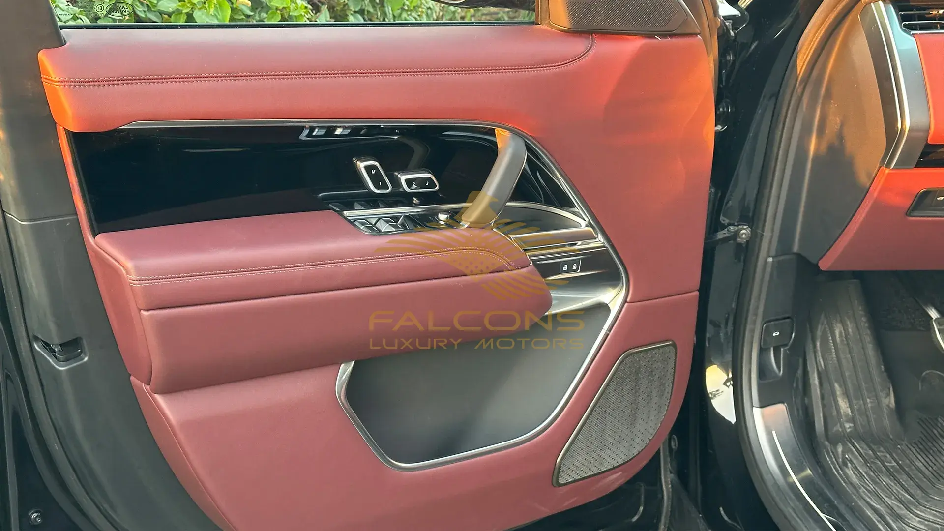 4.4L P530 Autobiography SWB AT - Image 14