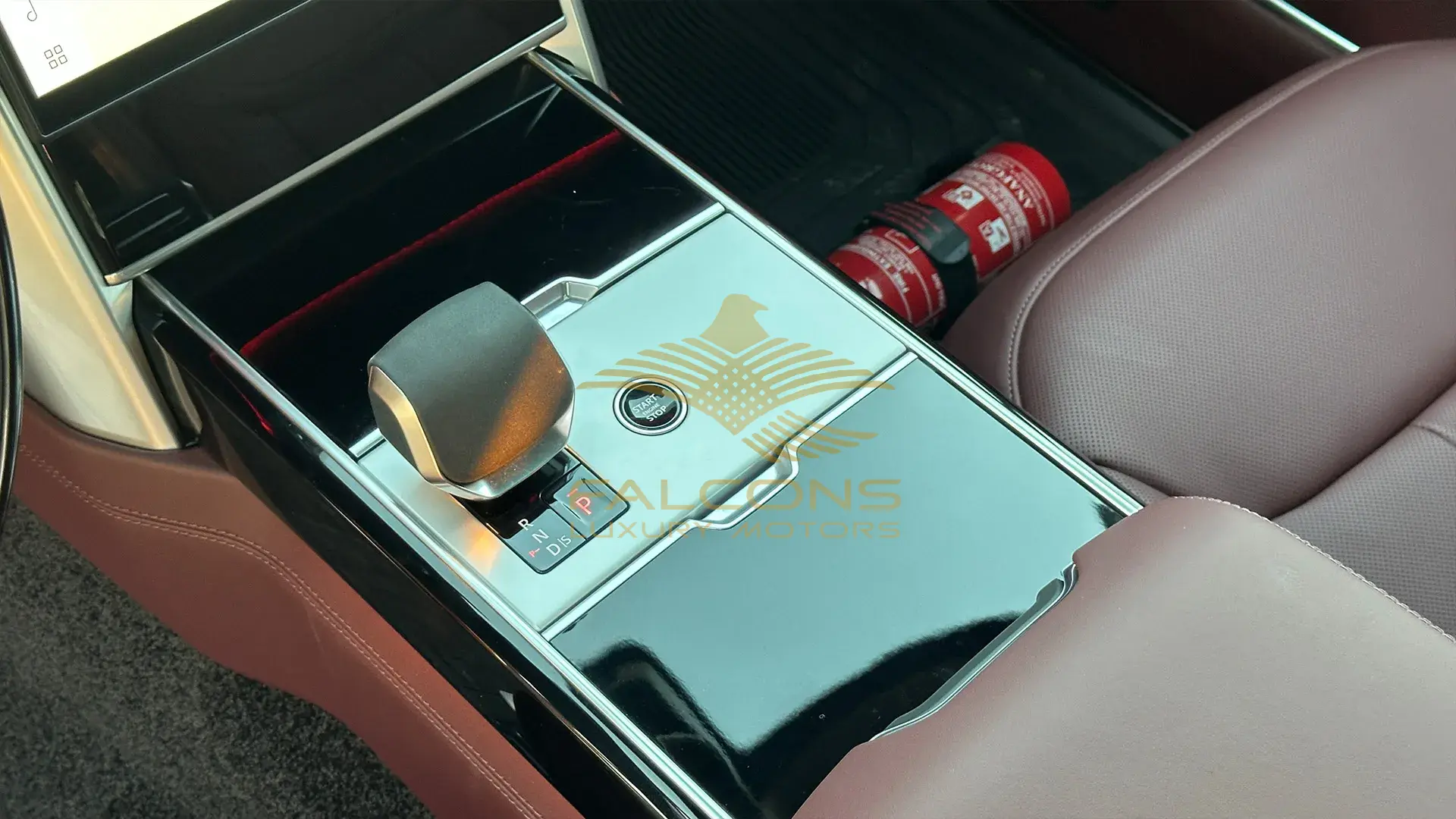 4.4L P530 Autobiography SWB AT - Image 16