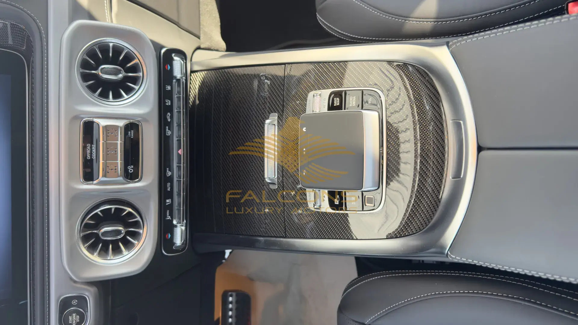 4.0L V8 AT - Image 14